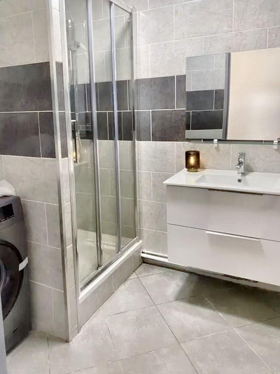 
                                                Location
                                                 Colocation dans un appartement refait à neuf