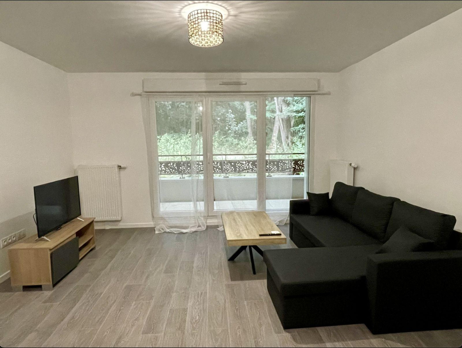 
                                                Colocation
                                                 Colocation dans un Bel appartement neuf 3 pieces