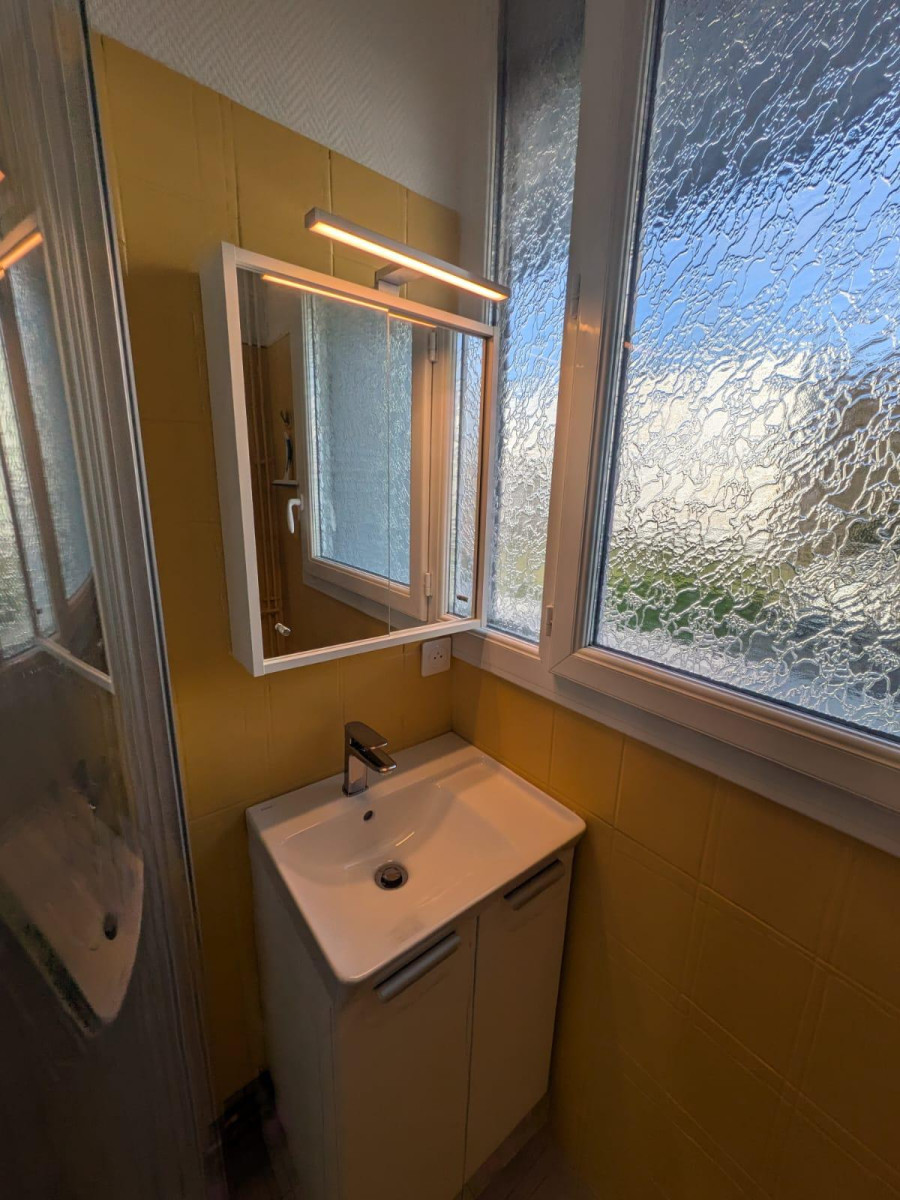 
                                                Colocation
                                                 Colocation dans une grande chambre