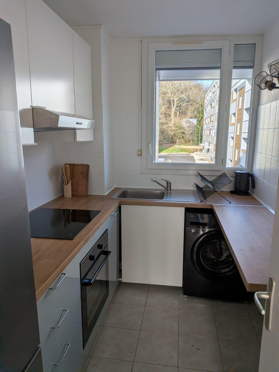 
                                                Colocation
                                                 Colocation dans une grande chambre