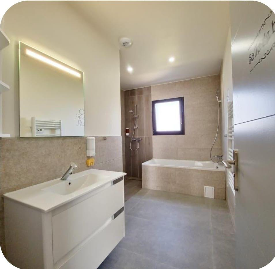 
                                                Colocation
                                                 Colocation dans villa neuve et moderne