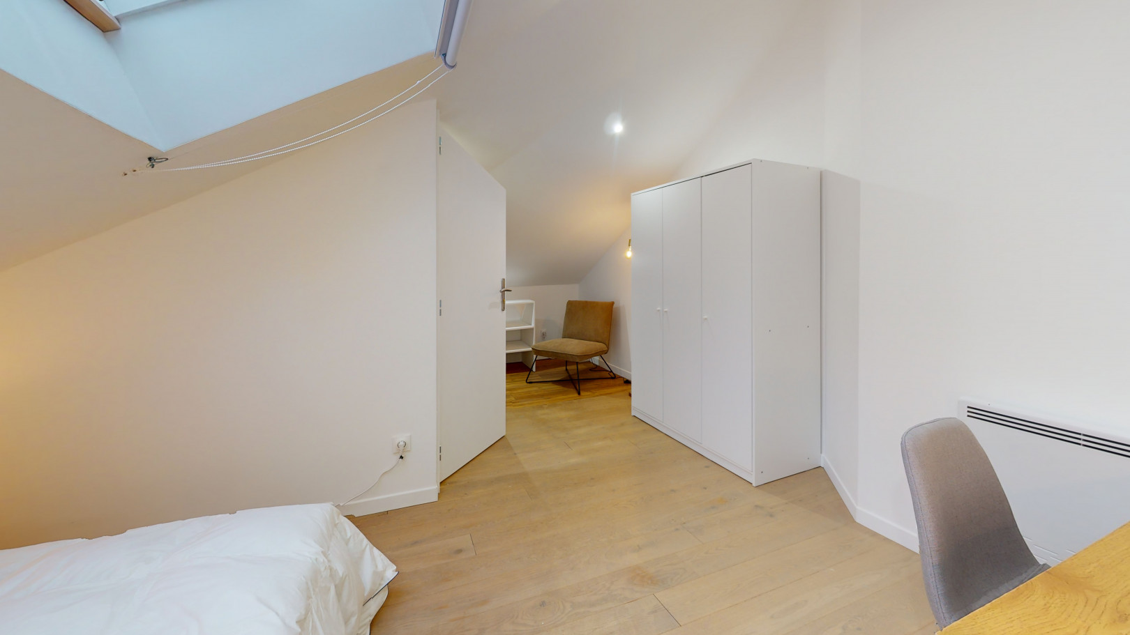 
                                                Colocation
                                                 Colocation de 2 chambres dans un appartement entièrement meublé et rénové à Lyon 8