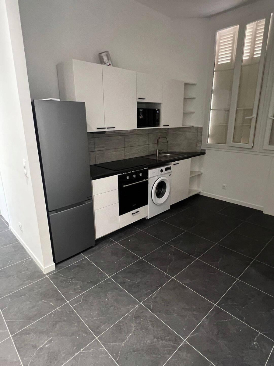 
                                                Colocation
                                                 Colocation de 3 chambres