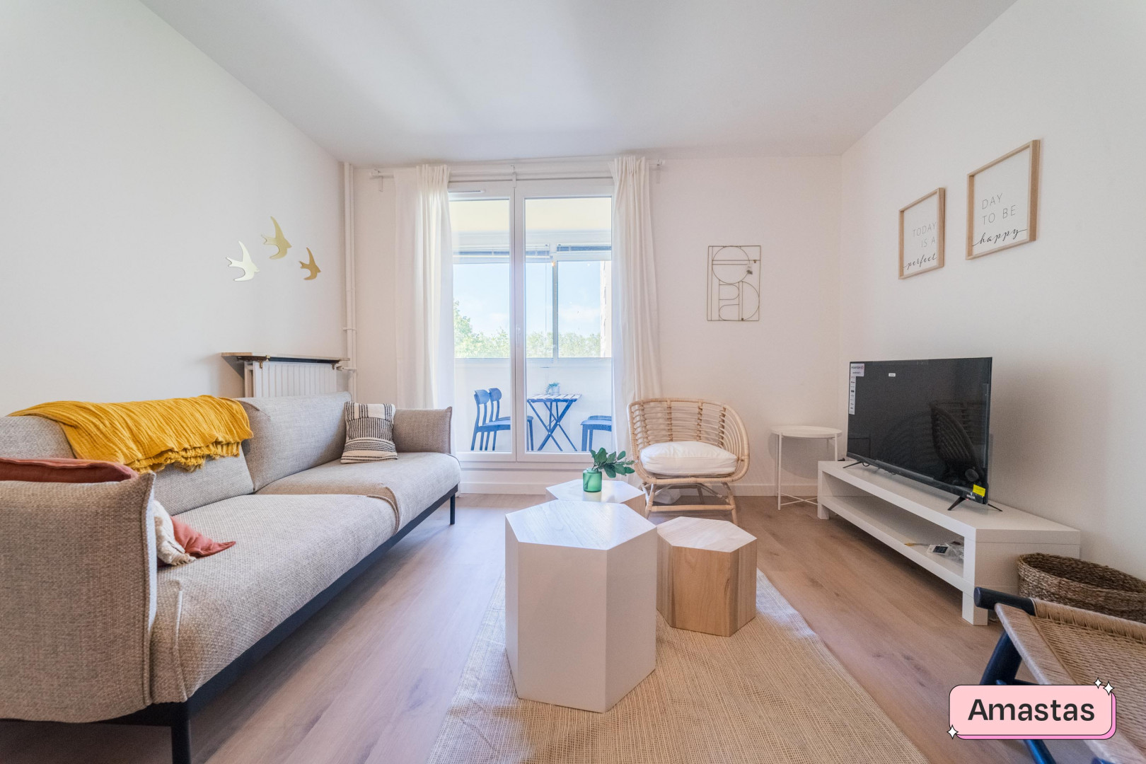 
                                                Colocation
                                                 Colocation de 3 chambres dans un appartement entièrement meublé et rénové avec balcon à Vaulx en Velin