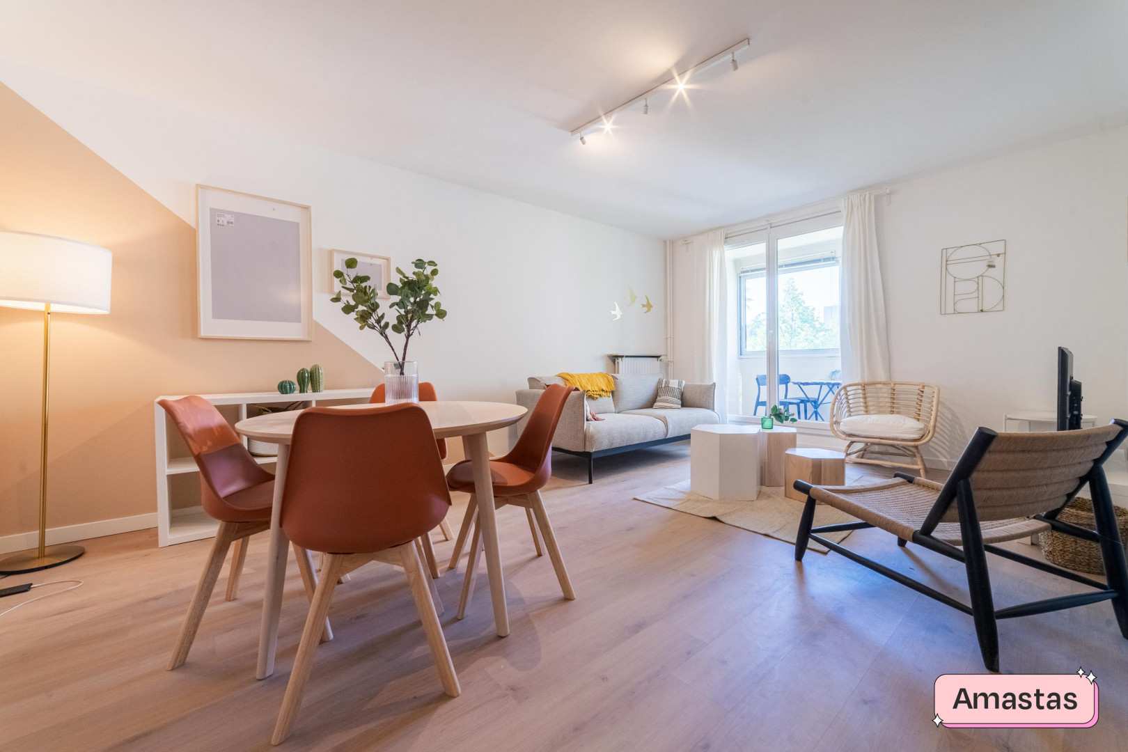 
                                                Colocation
                                                 Colocation de 3 chambres dans un appartement entièrement meublé et rénové avec balcon à Vaulx en Velin