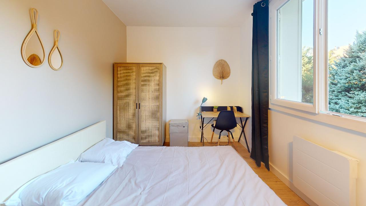 
                                                Colocation
                                                 Colocation de 3 chambres dans un appartement traversant Est/Ouest entièrement meublé et rénové à Lyon 5