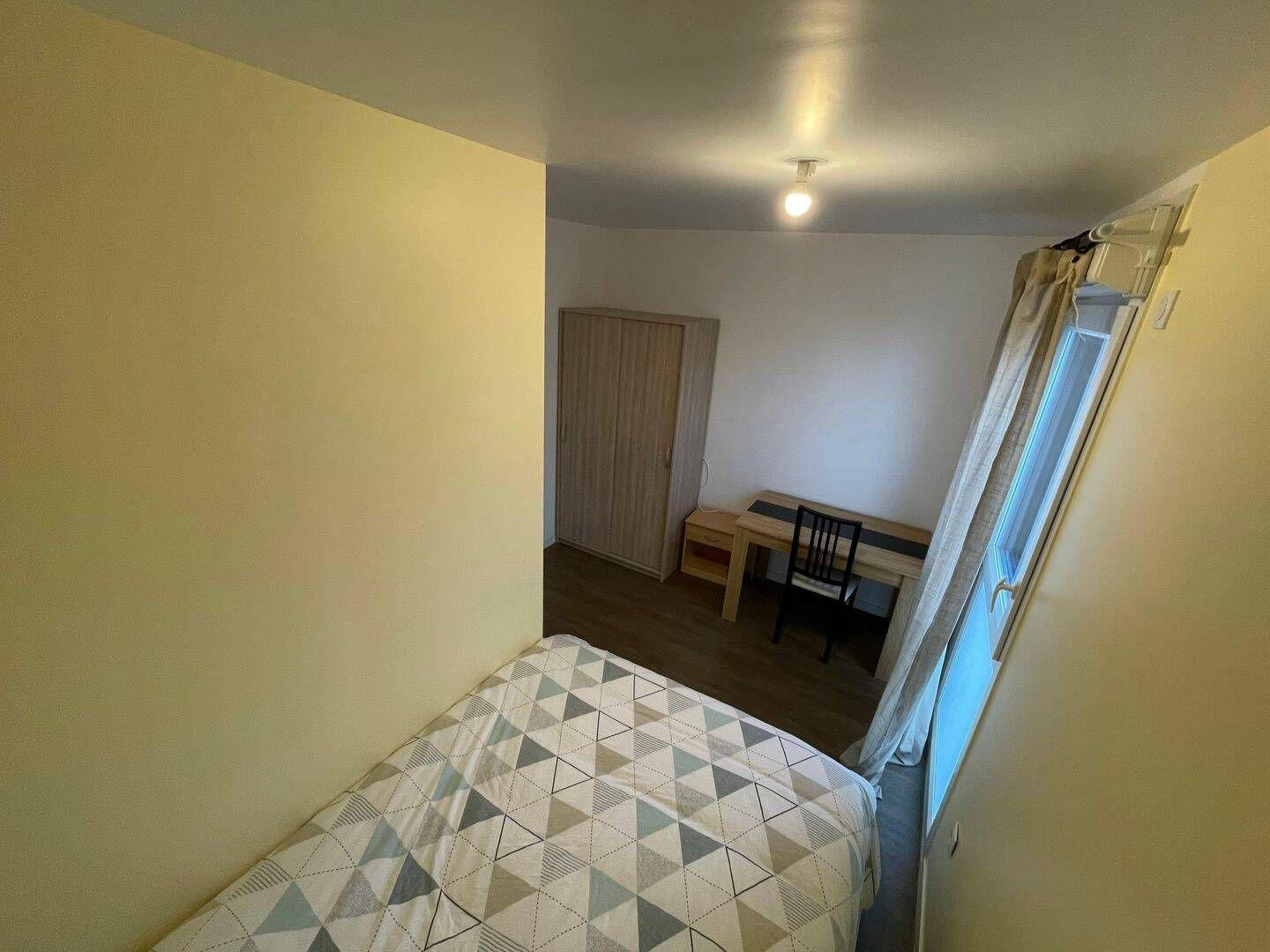 
                                                Colocation
                                                 Colocation de 3 chambres meublée 75m² à Louvres