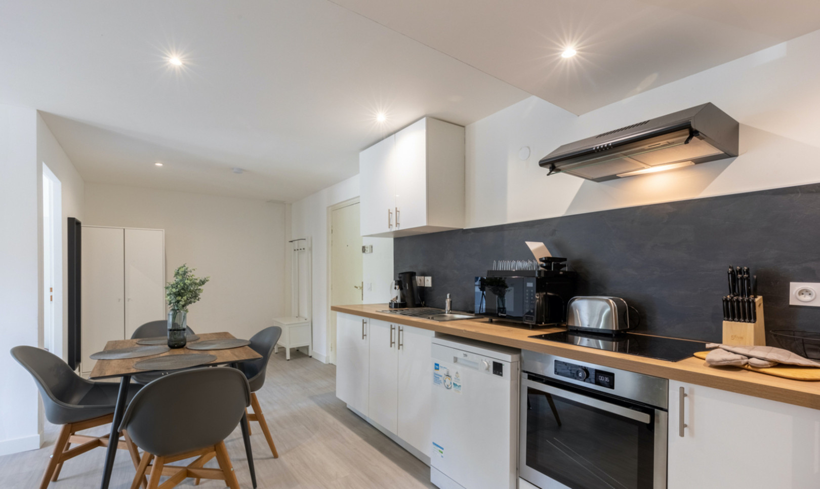 
                                                Colocation
                                                 Colocation de 3 personnes - Lyon 7