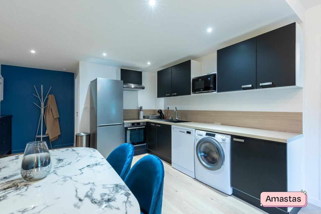 
                                                Colocation
                                                 Colocation de 4 chambres dans Lyon