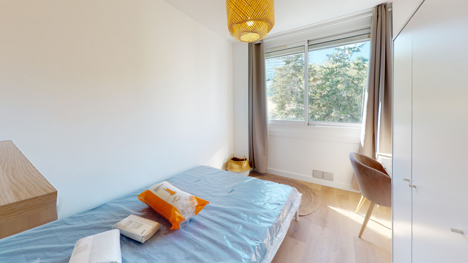 
                                                Colocation
                                                 Colocation de 5 chambres dans un appartement entièrement meublé et rénové avec vue imprenable à Lyon 9