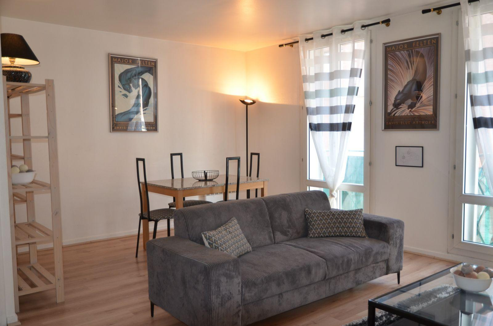 
                                                Location
                                                 Colocation en plein cœur du Centre Commercial SQY