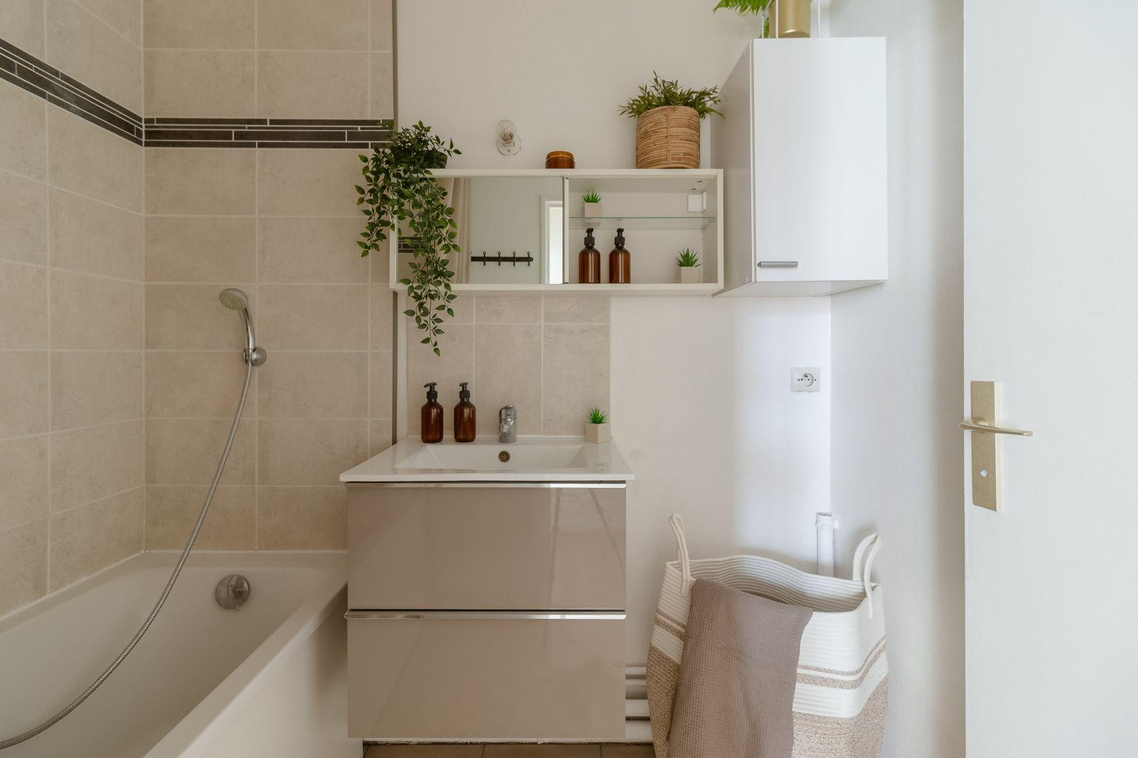 
                                                Location
                                                 Colocation en plein cœur du Centre Commercial SQY