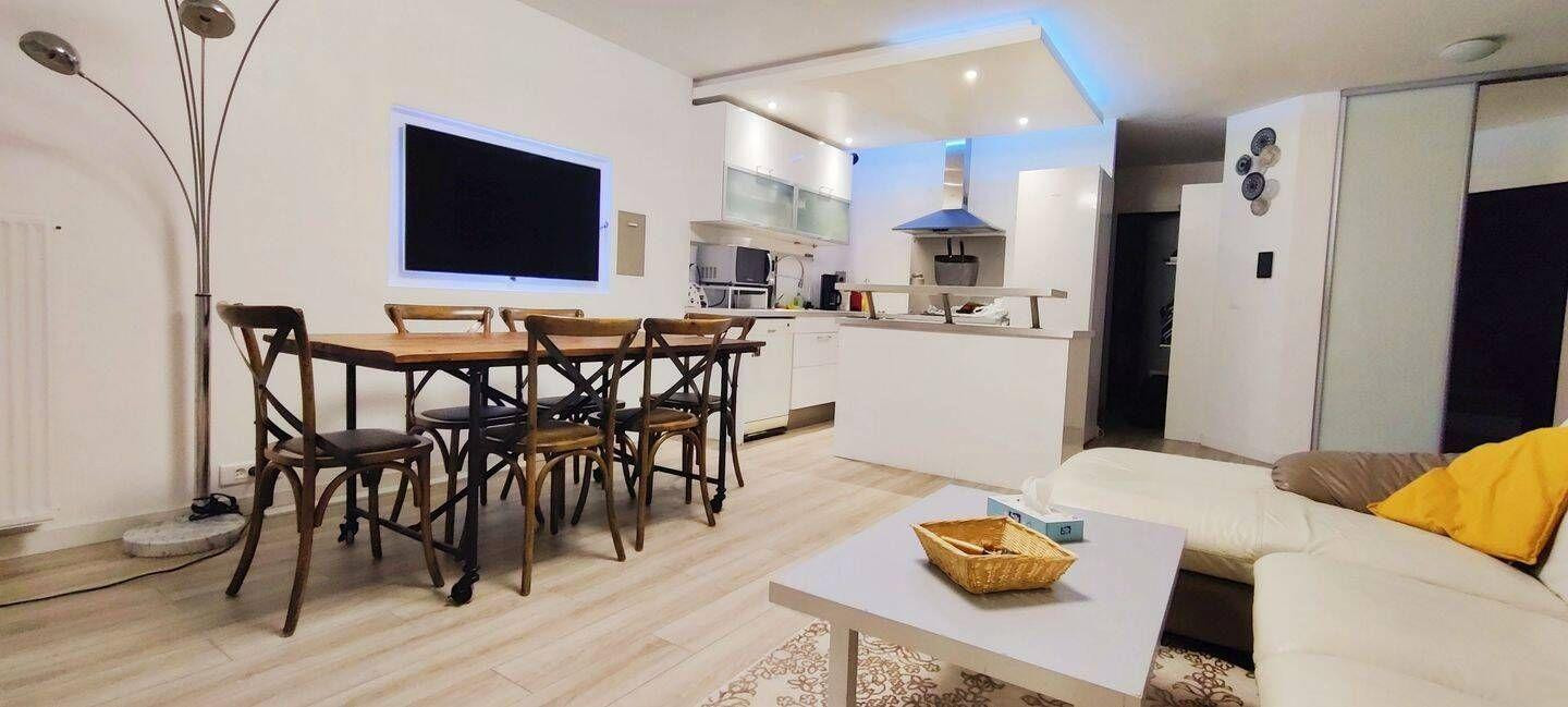 
                                                Colocation
                                                 Colocation entre filles 3 chambres Créteil Lac