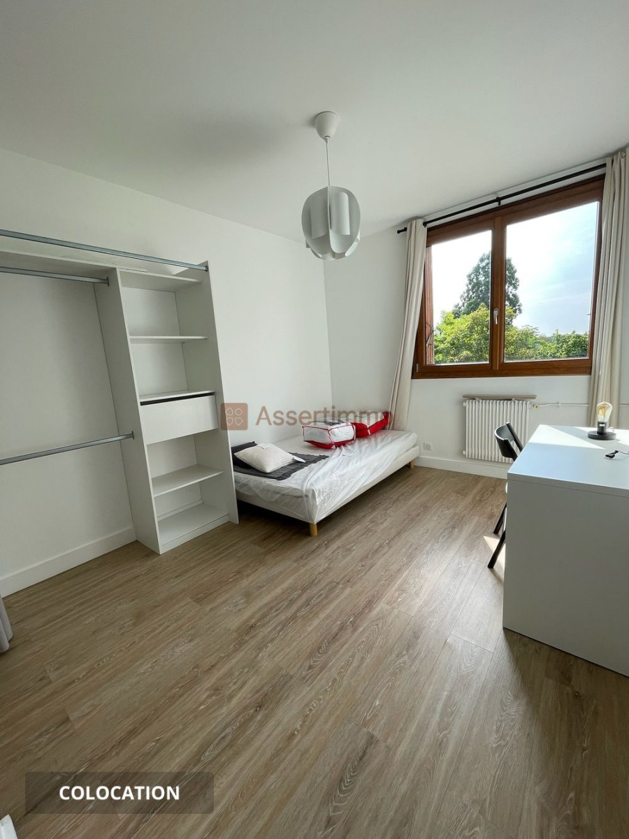 
                                                Colocation
                                                 Colocation, Évry Village,Salle de bain privée