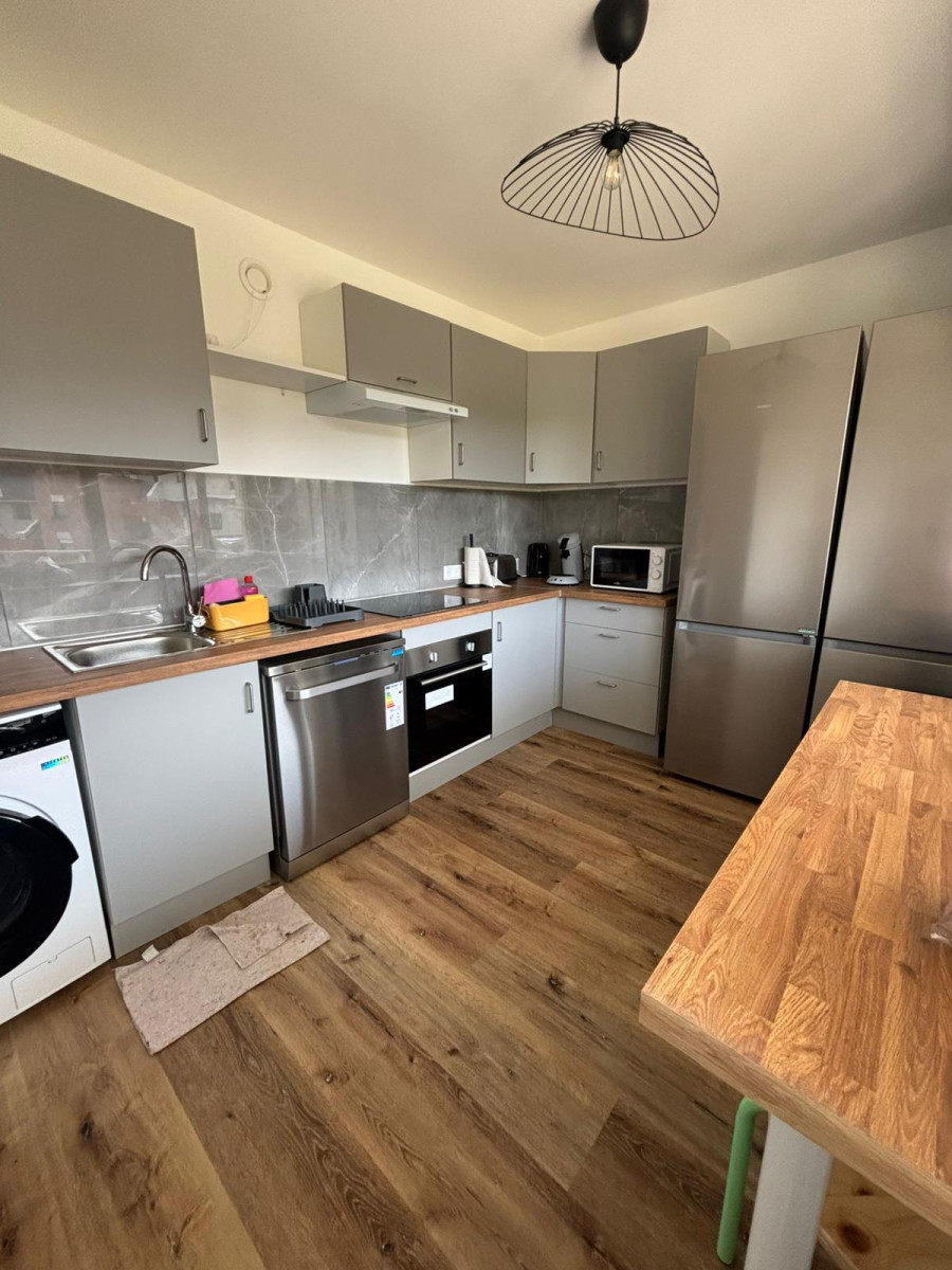 
                                                Colocation
                                                 Colocation féminine a Évry 😊