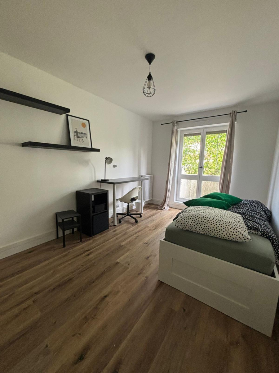 
                                                Colocation
                                                 Colocation féminine a Évry 😊