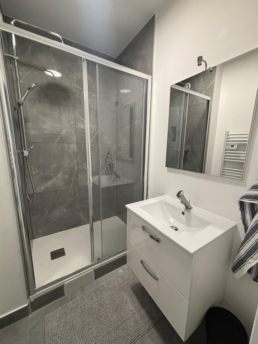 
                                                Colocation
                                                 Colocation féminine a Évry 😊