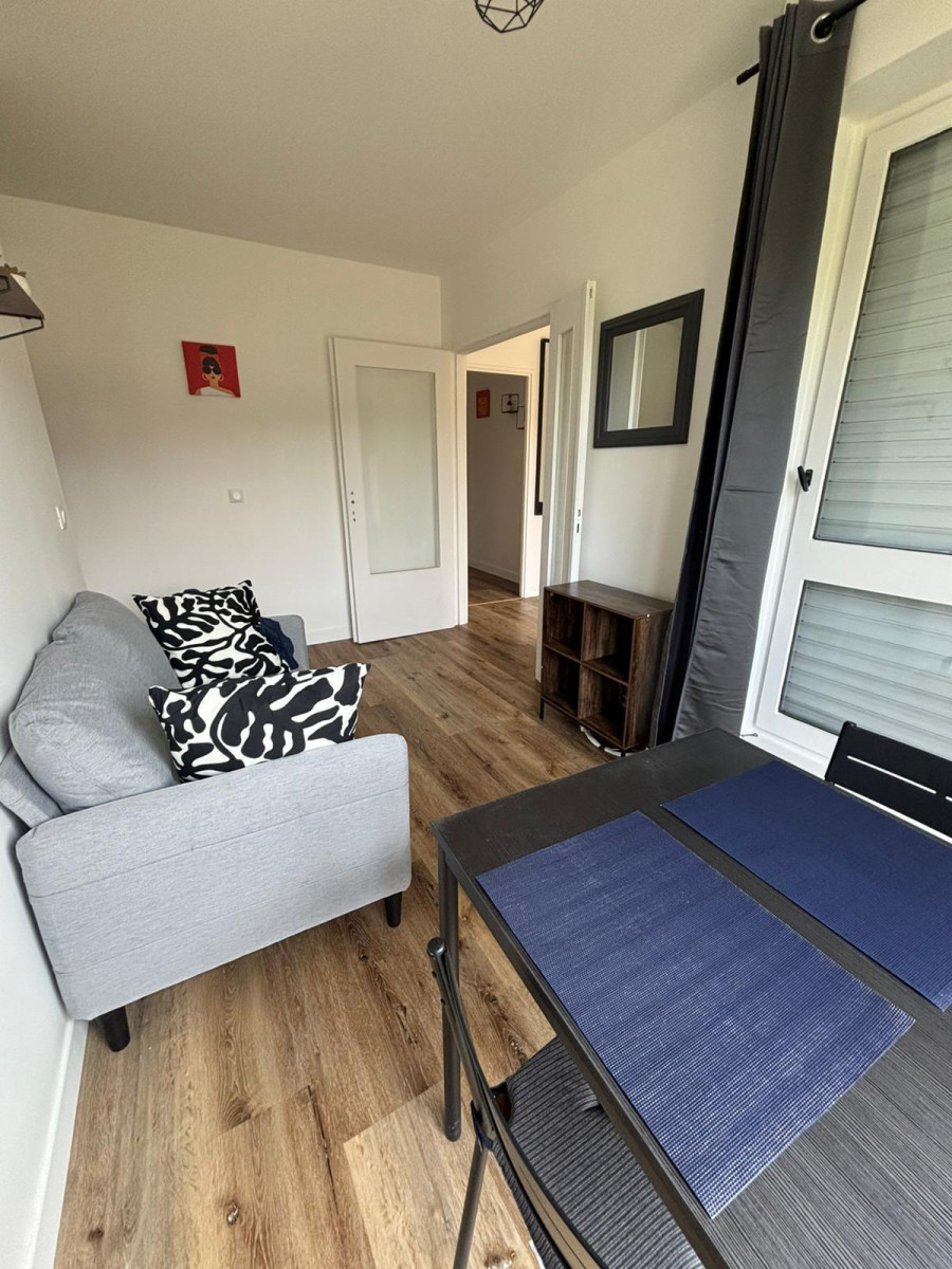 
                                                Colocation
                                                 Colocation féminine a Évry 😊