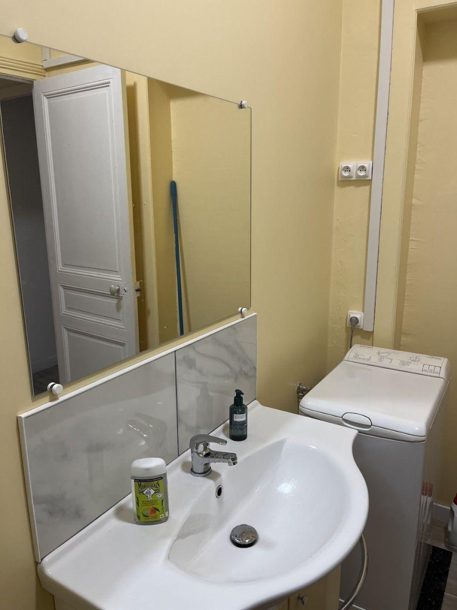 
                                                Colocation
                                                 Colocation fille place d Erlon