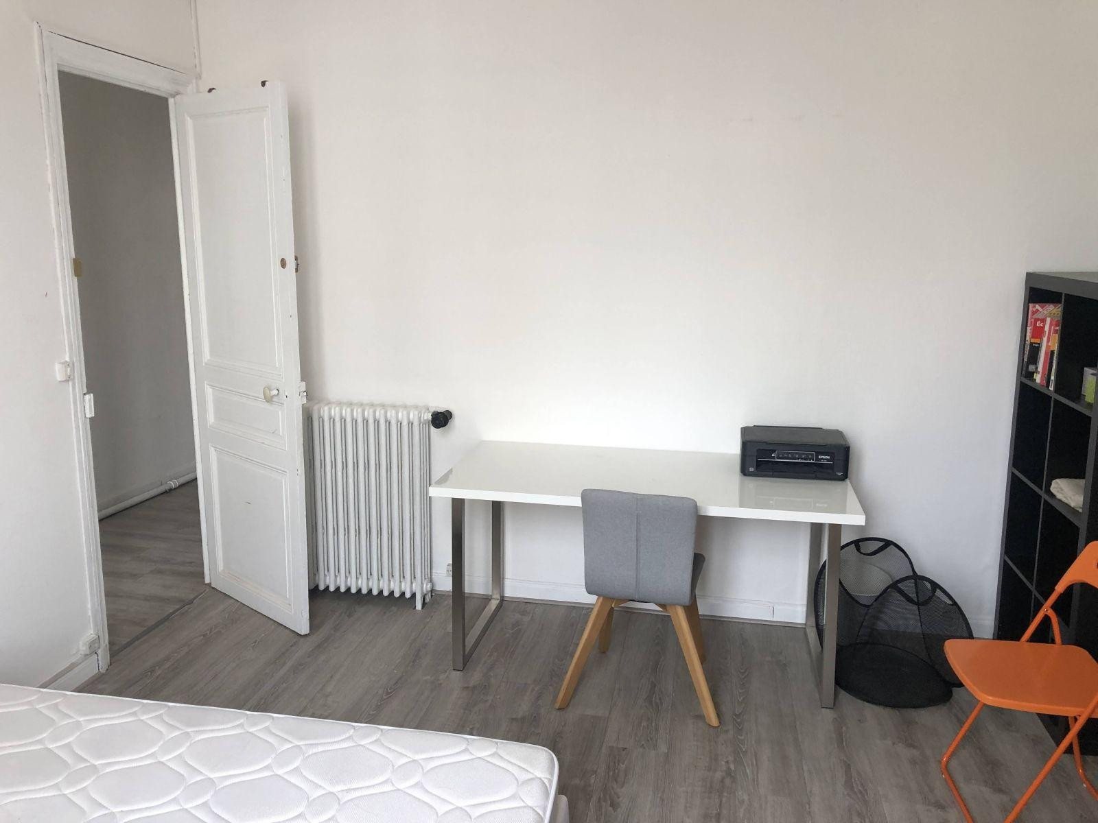 
                                                Colocation
                                                 Colocation fille place d Erlon