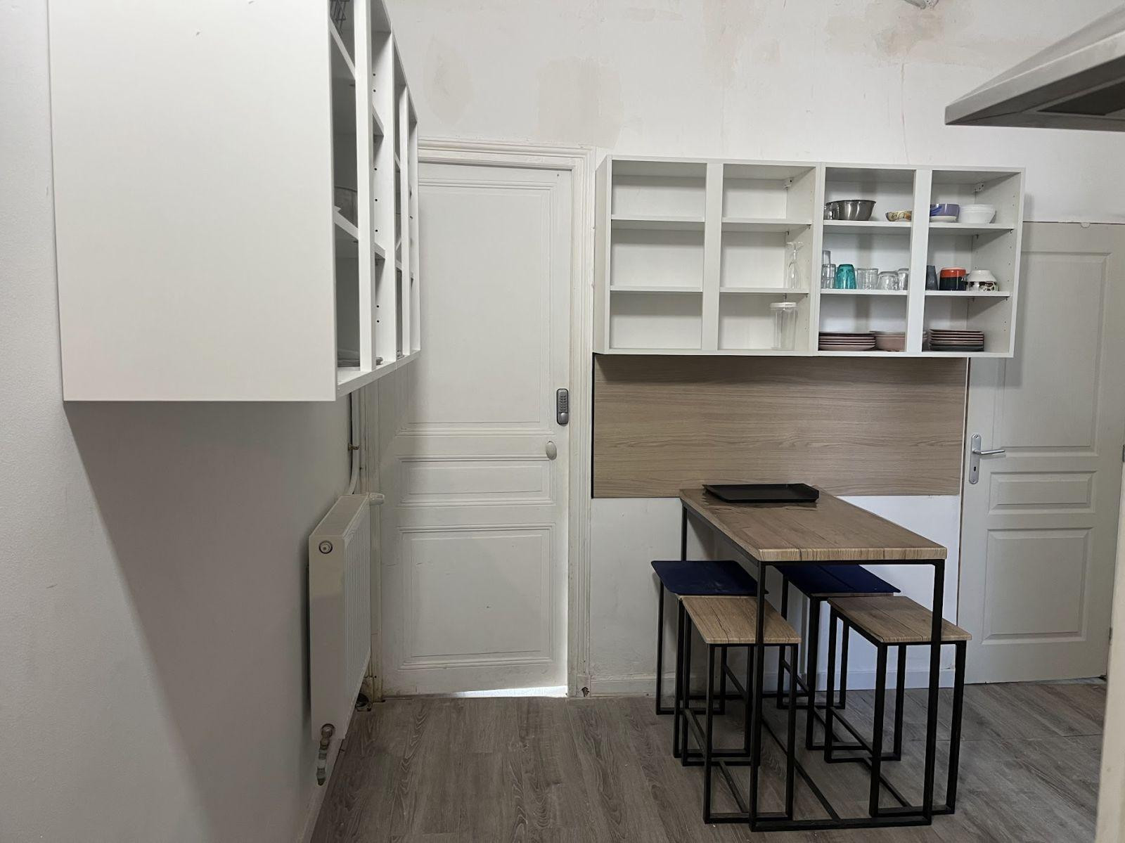 
                                                Colocation
                                                 Colocation fille place d Erlon