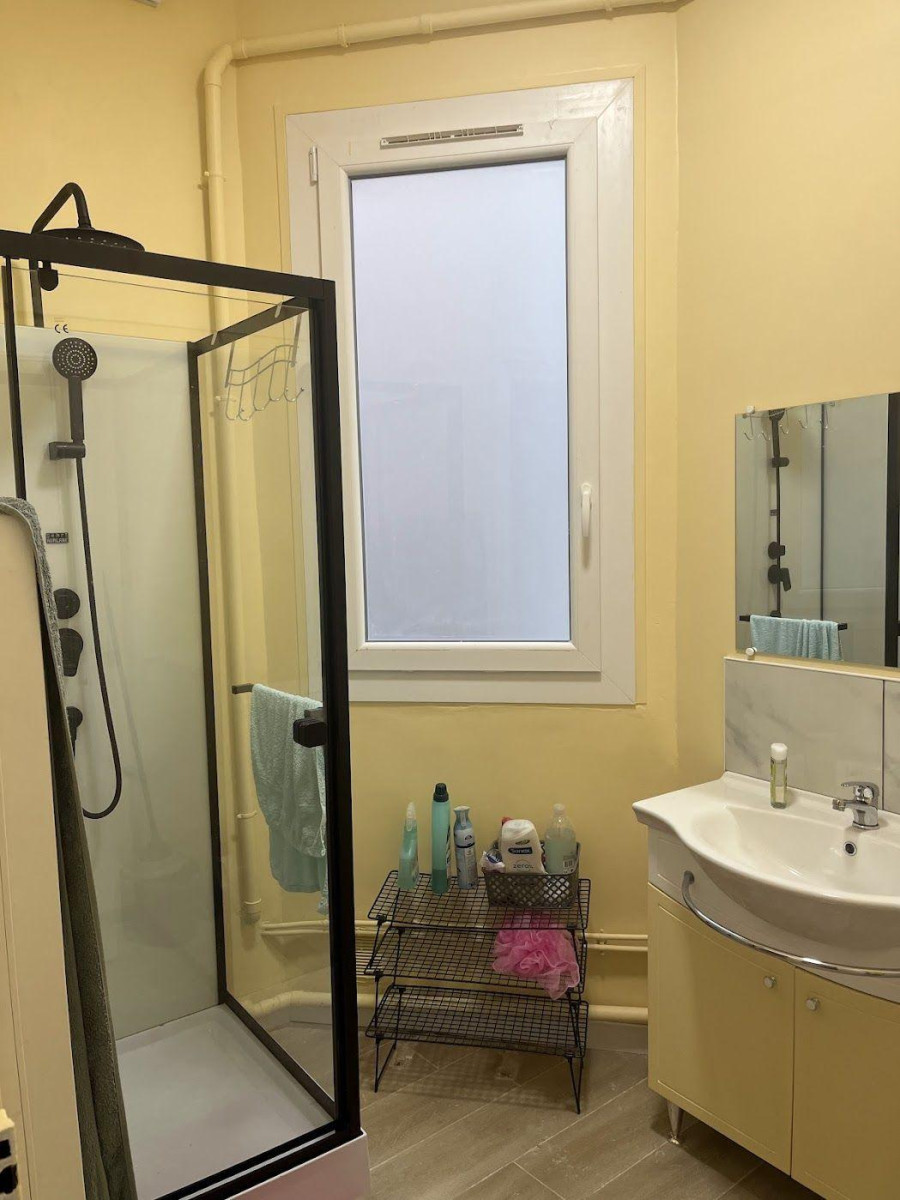 
                                                Colocation
                                                 Colocation fille place d Erlon