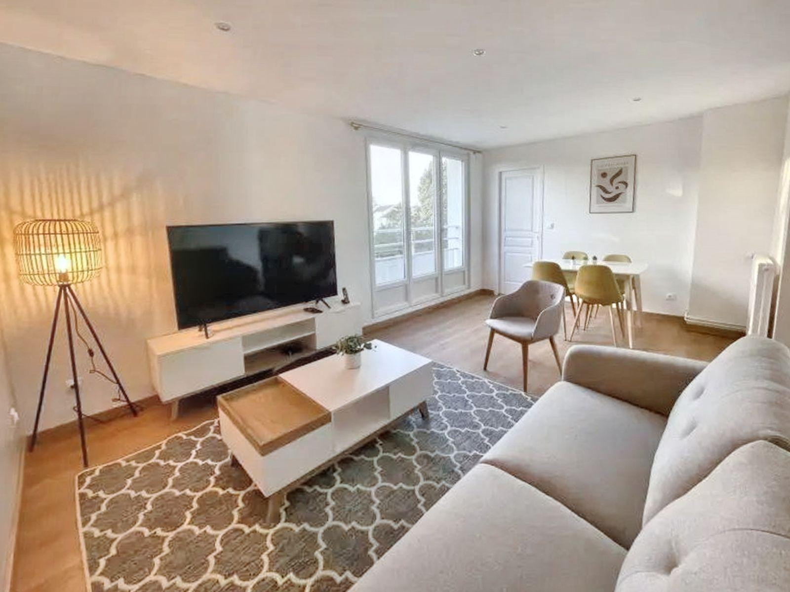 
                                                Location
                                                 Colocation idéale : appartement lumineux, balcon