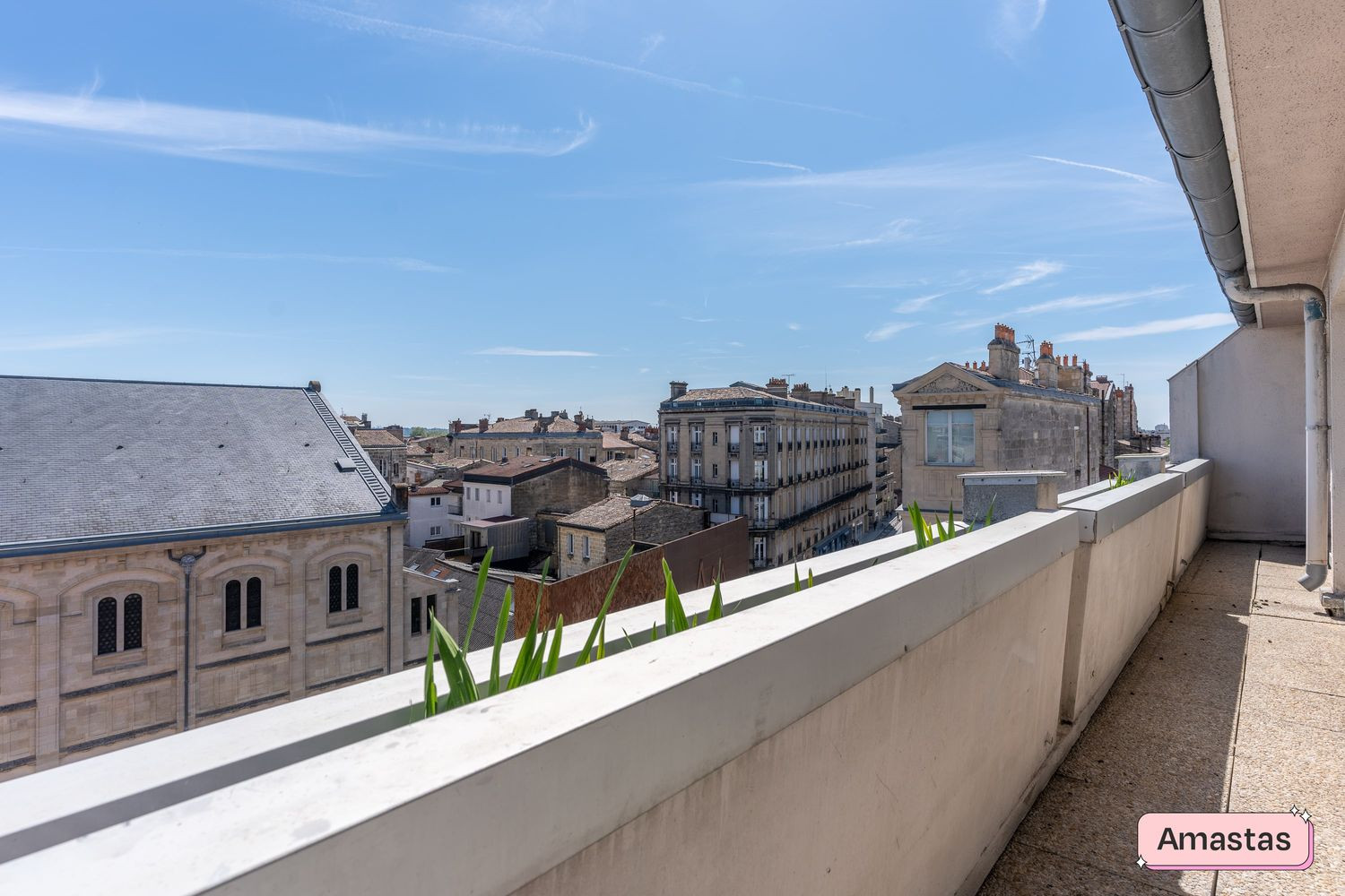 
                                                Colocation
                                                 Colocation lumineuse en duplex dans le centre ville de Bordeaux