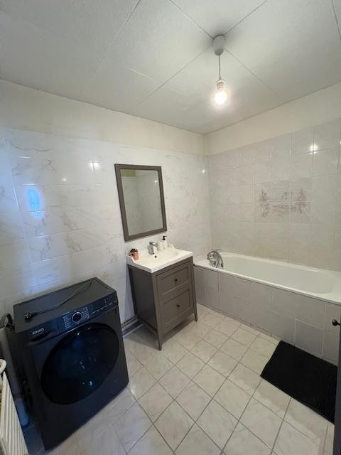 
                                                Colocation
                                                 COLOCATION LUMINEUSE PRES DE CERGY PREFECTURE