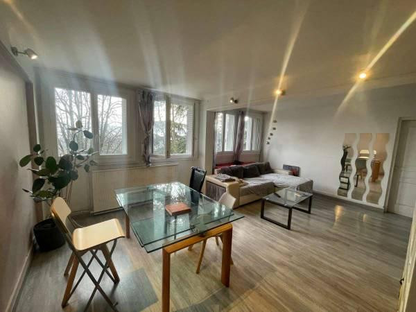 
                                                Location
                                                 Colocation - Lyon 4e