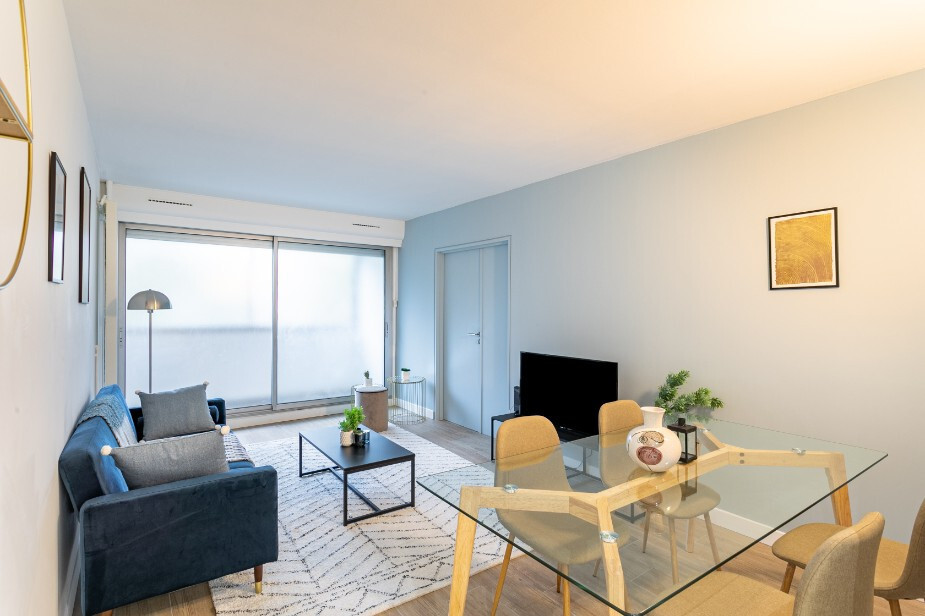 
                                                Colocation
                                                 COLOCATION MASCULINE - 124 AVENUE STALINGRAD