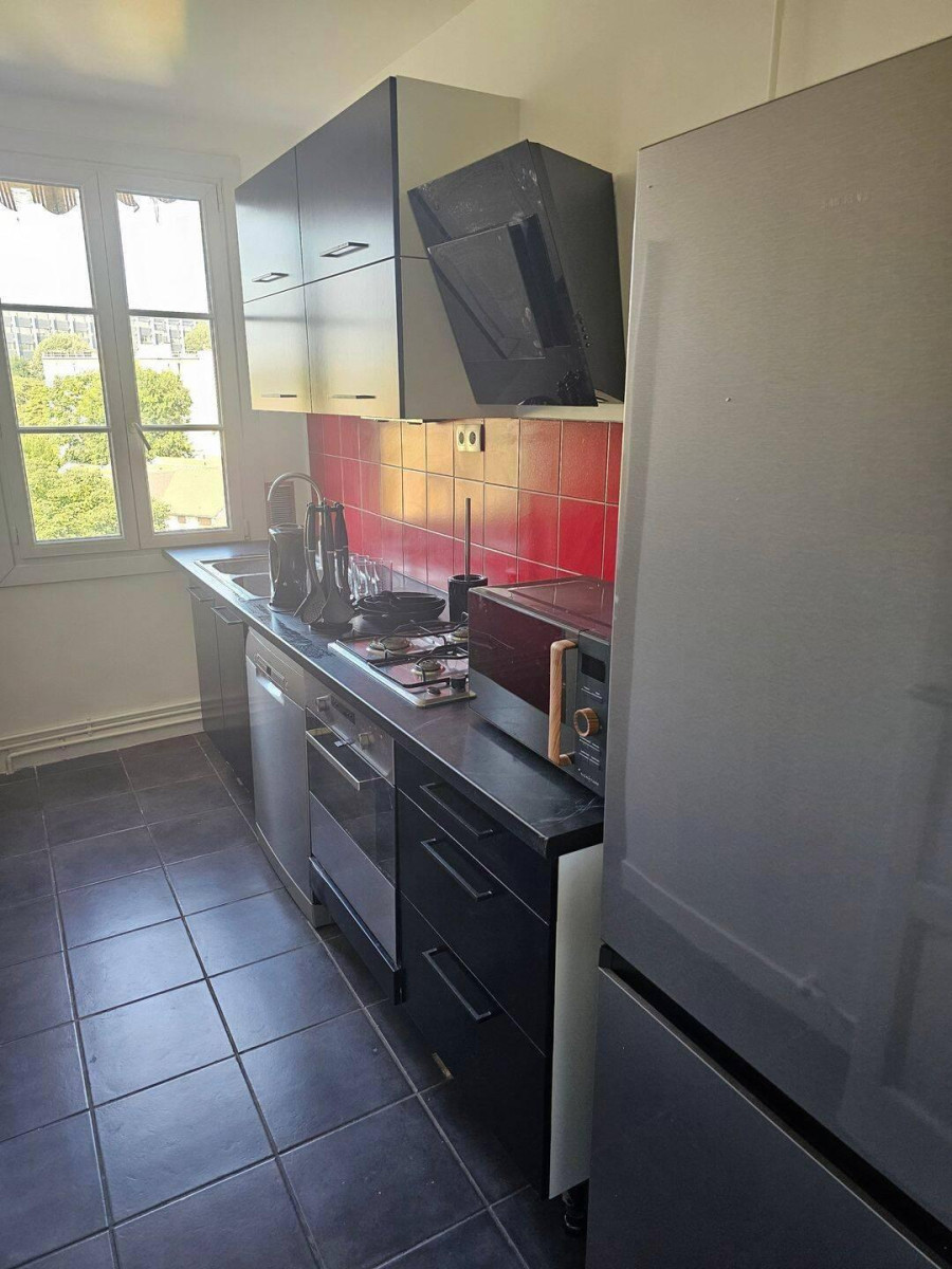 
                                                Colocation
                                                 Colocation meublée 3 chambres, 74 m²