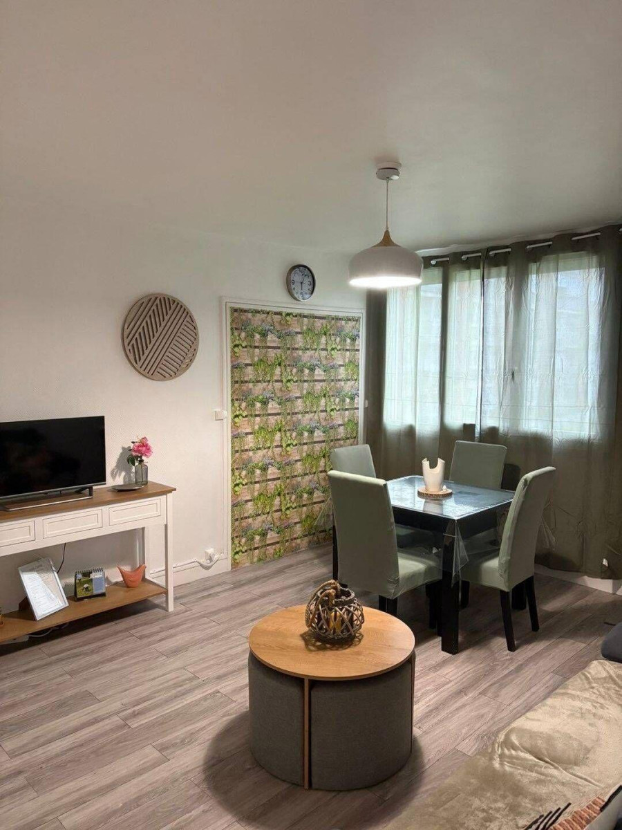 
                                                Location
                                                 Colocation meublée – 3 chambres – Amiens Nord