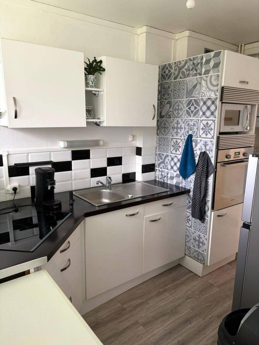 
                                                Location
                                                 Colocation meublée – 3 chambres – Amiens Nord