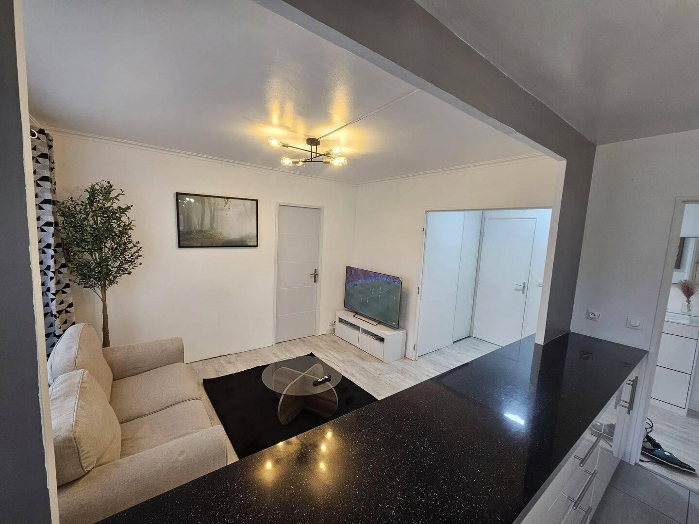 
                                                Location
                                                 Colocation meublée 4 chambres – 80 m²