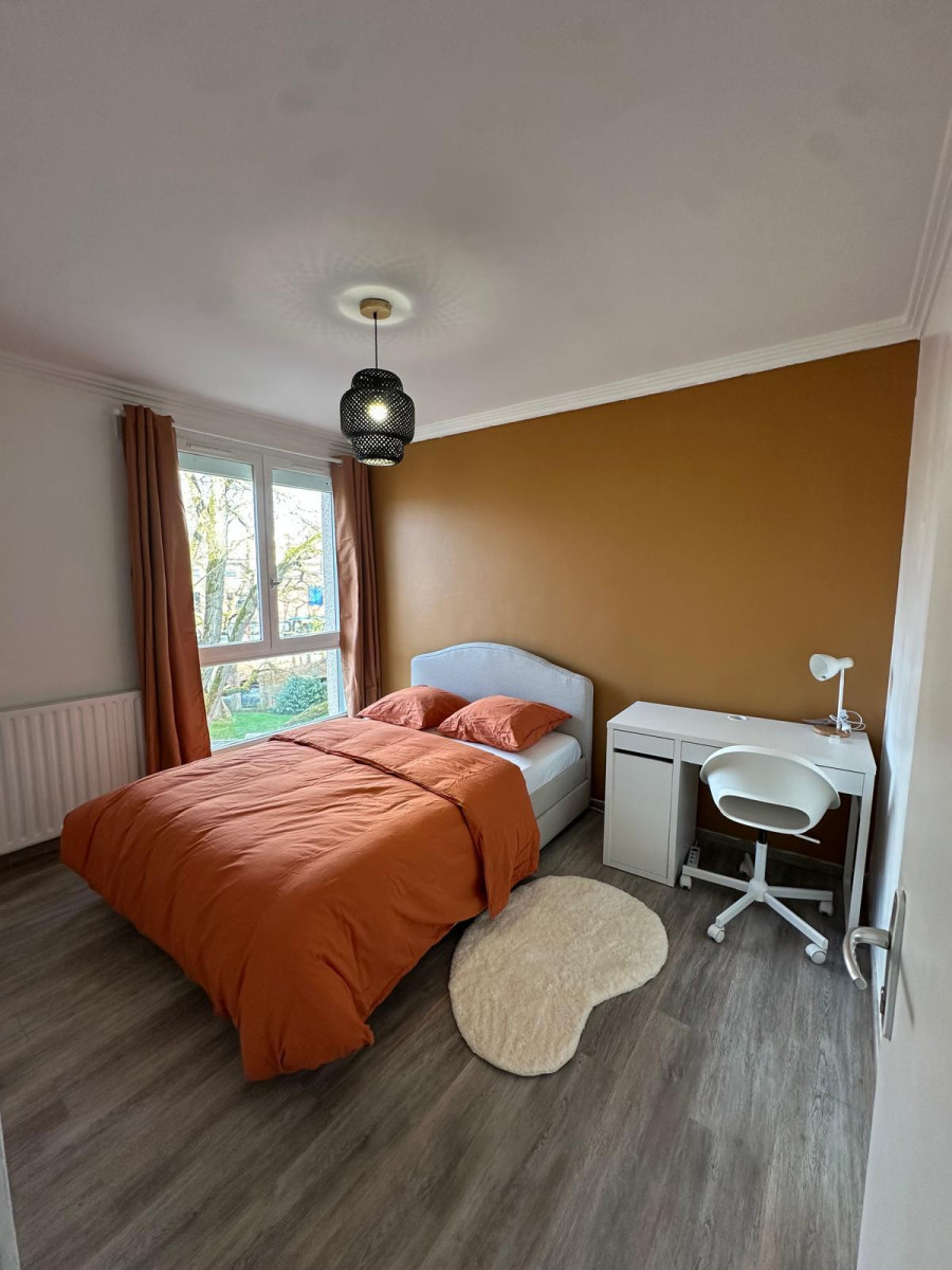 
                                                Location
                                                 Colocation meublée 4 chambres – 80 m²