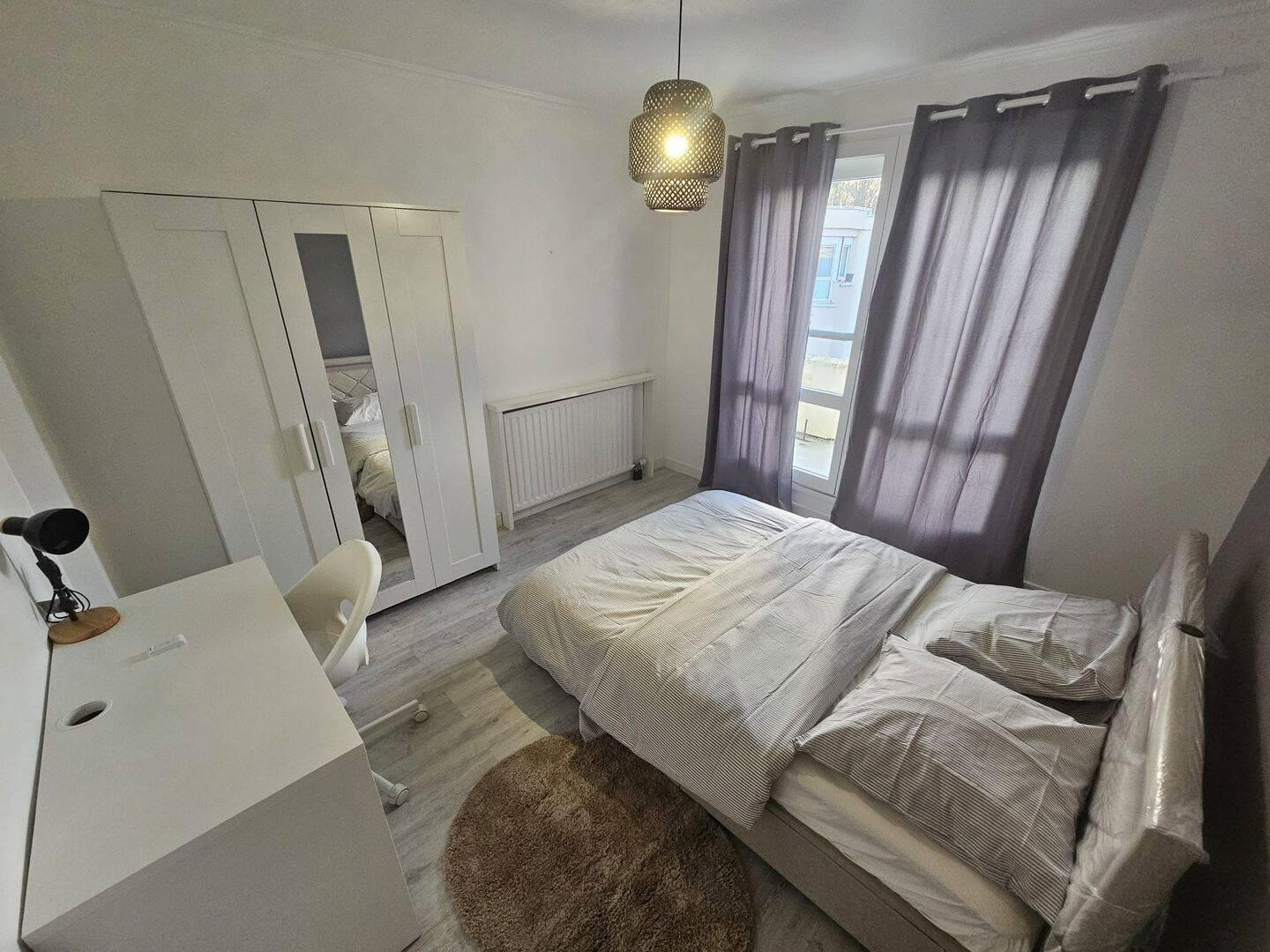 
                                                Location
                                                 Colocation meublée 4 chambres – 80 m²