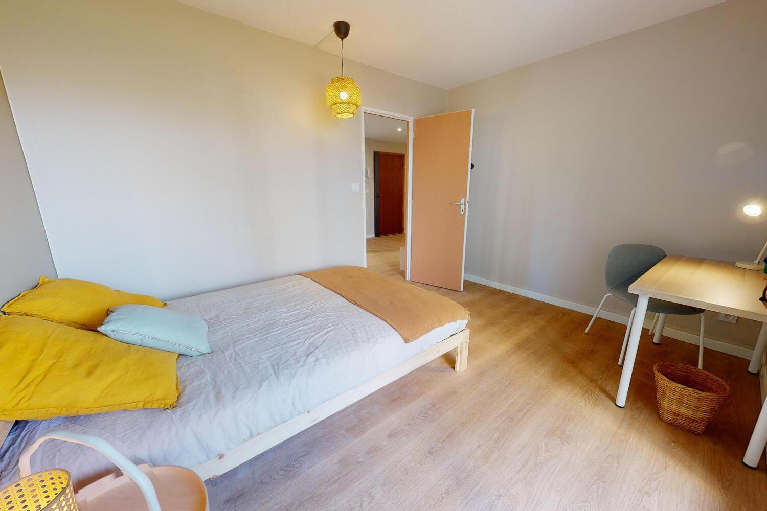 
                                                Colocation
                                                 COLOCATION MEUBLÉE 4 CHAMBRES – 82 m²