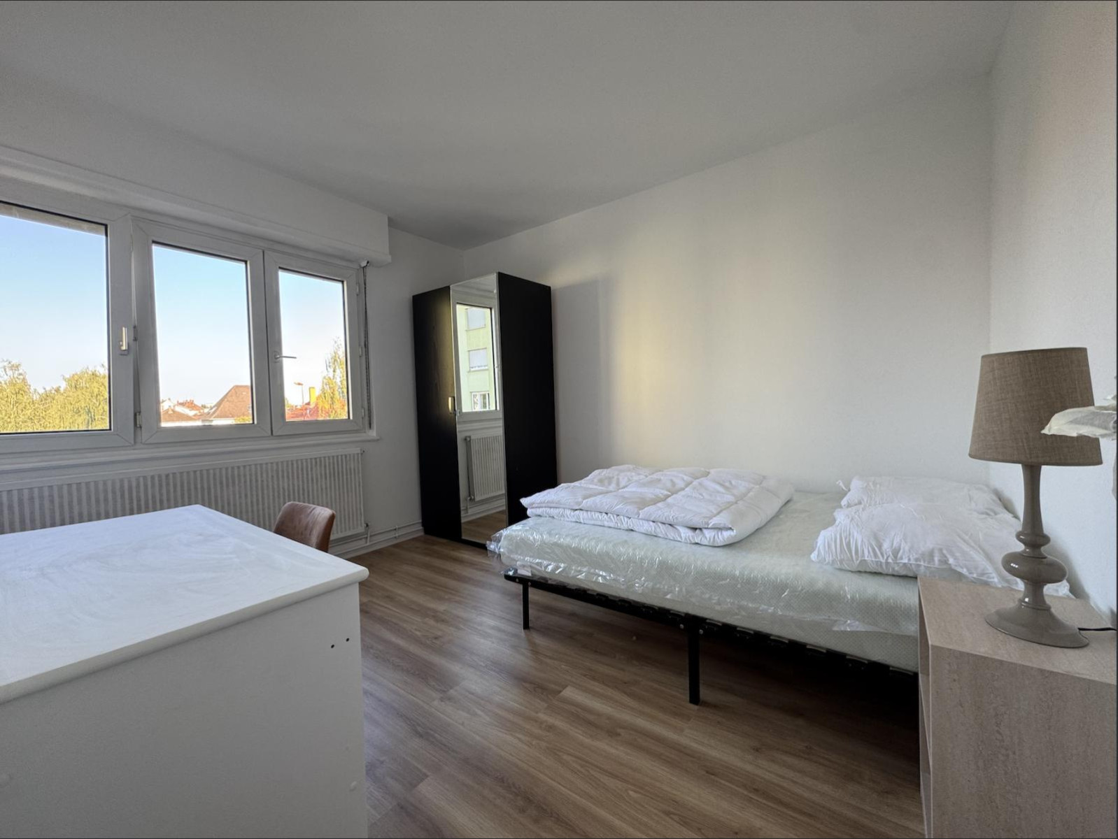 
                                                Colocation
                                                 Colocation meublée 4 chambres, refait à neuf
