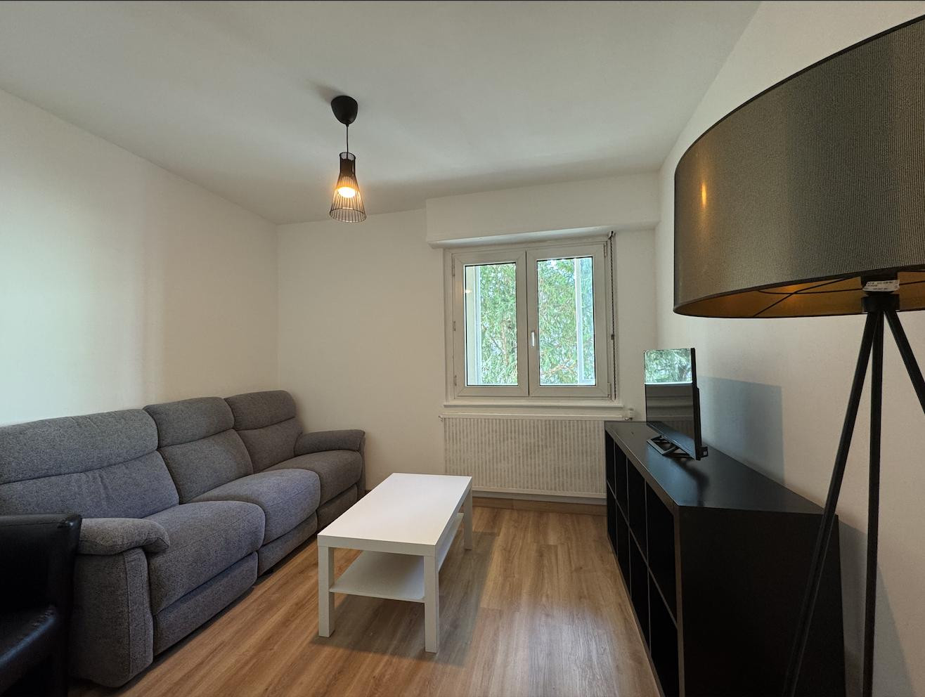 
                                                Colocation
                                                 Colocation meublée 4 chambres, refait à neuf