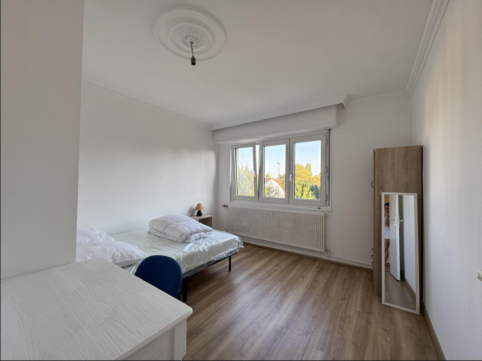 
                                                Colocation
                                                 Colocation meublée 4 chambres, refait à neuf