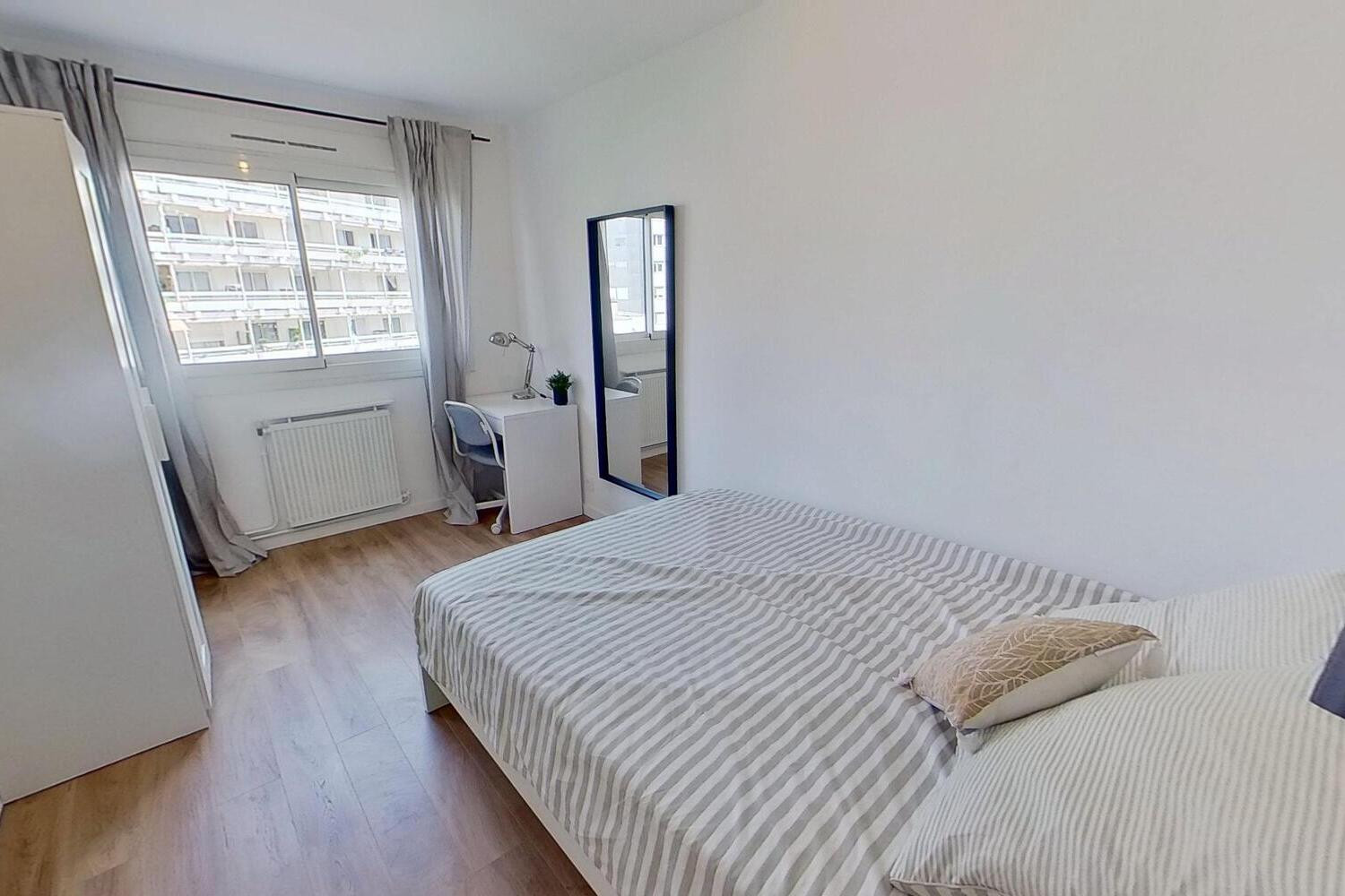 
                                                Colocation
                                                 Chambre en colocation appartement meublé