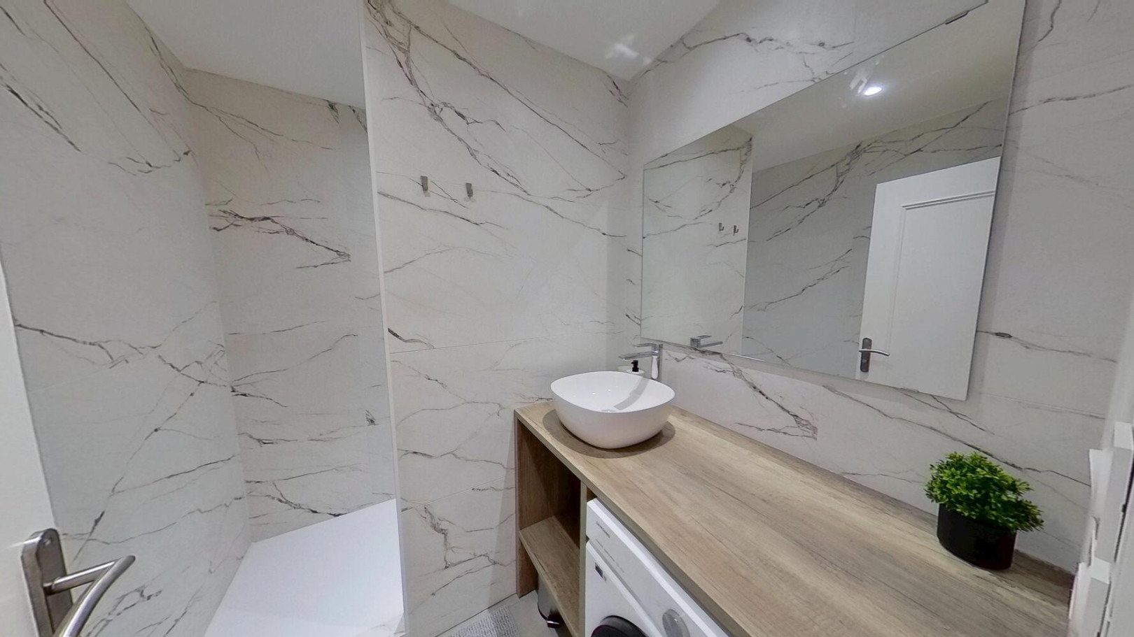 
                                                Colocation
                                                 Chambre en colocation appartement meublé