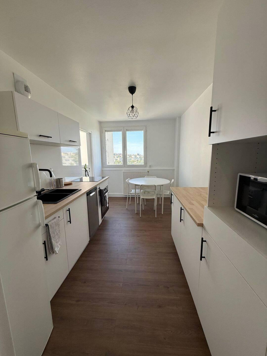 
                                                Colocation
                                                 Colocation meublée — Chambre dans T3 rénové 73 m²