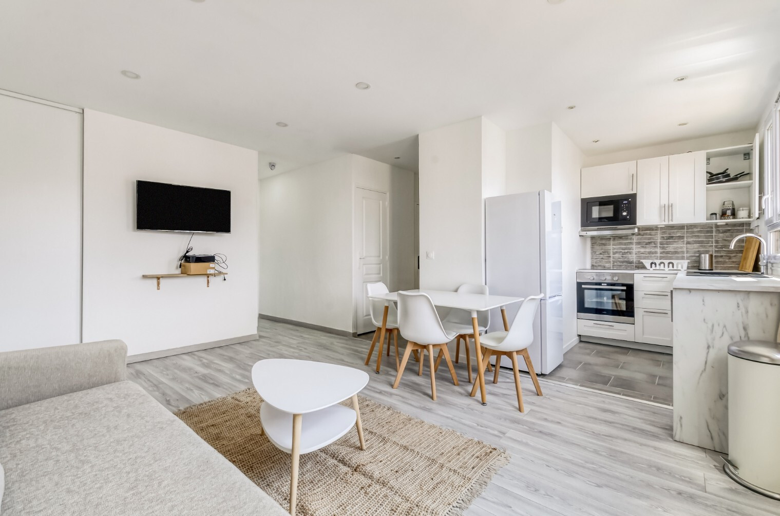 
                                                Colocation
                                                 Colocation meublée de 3 chambres