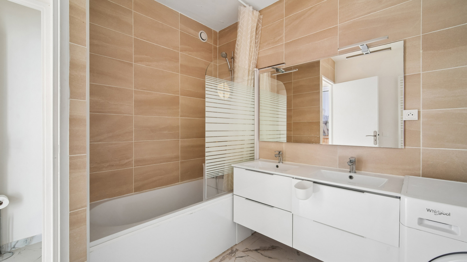 
                                                Colocation
                                                 Colocation meublée entièrement rénovée