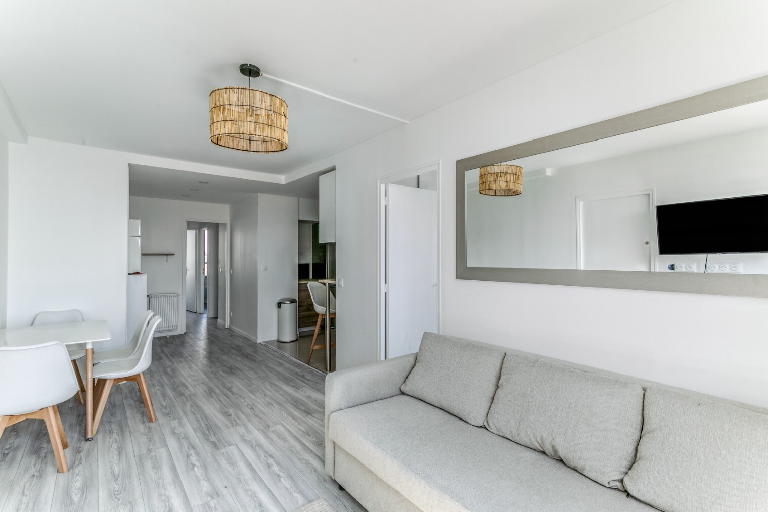 
                                                Colocation
                                                 Colocation meublée - Quatre Routes