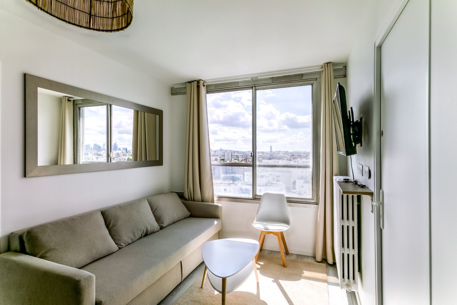 
                                                Colocation
                                                 Colocation meublée - Quatre Routes