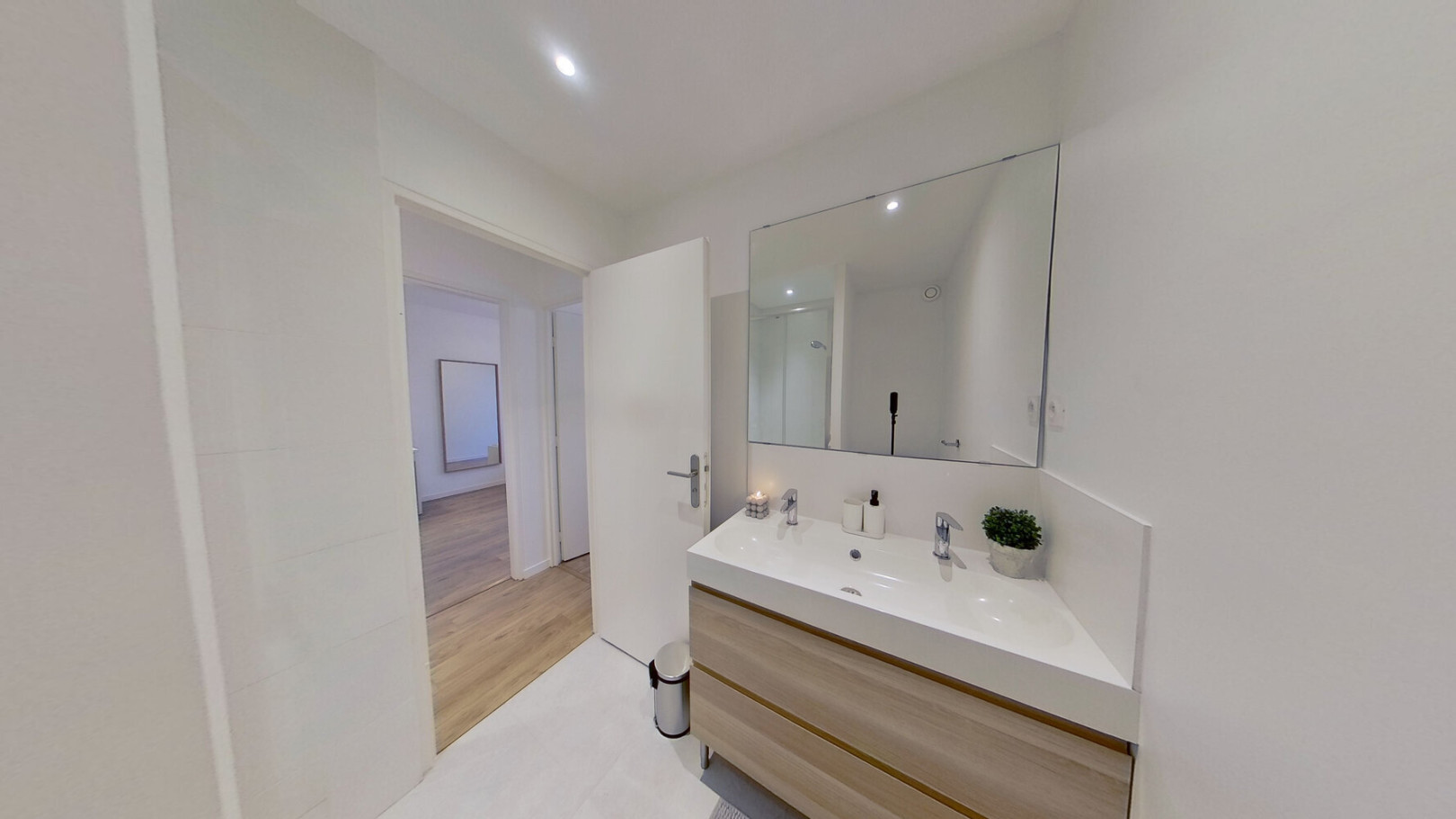
                                                Colocation
                                                 Chambre en colocation appartement meublé