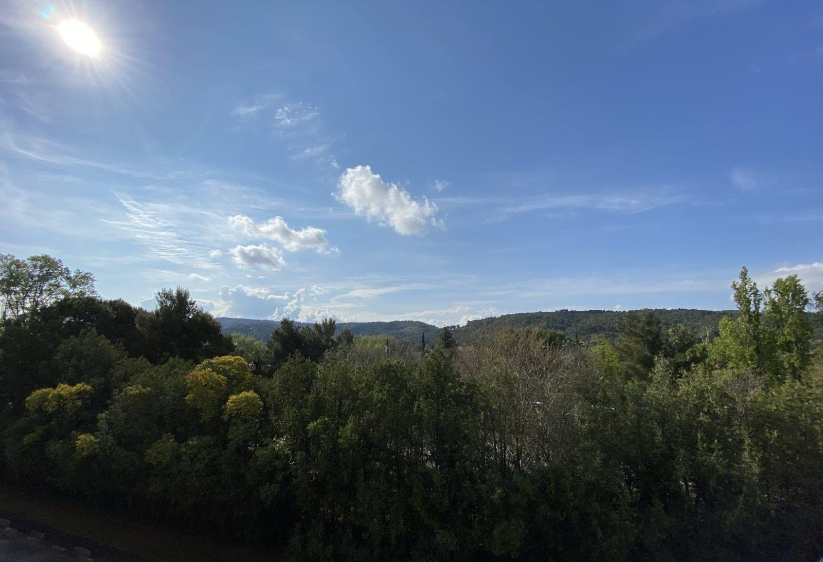 
                                                Colocation
                                                 Colocation paisible et ensoleillée